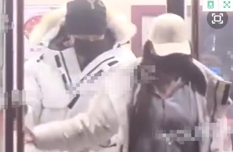 娄艺潇与男子一同回家疑恋情曝光,娄艺潇李川分手了吗 娄艺潇与男子一同回家疑恋情曝光,娄艺潇李川分手了吗