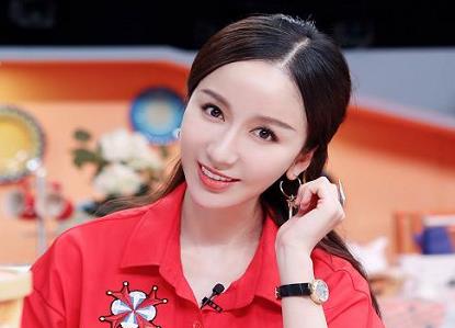 娄艺潇与男子一同回家疑恋情曝光,娄艺潇李川分手了吗 娄艺潇与男子一同回家疑恋情曝光,娄艺潇李川分手了吗