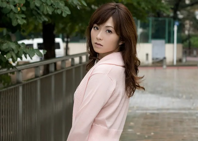 最新日本女明星排行前十名：有颜值有身材心动的感觉